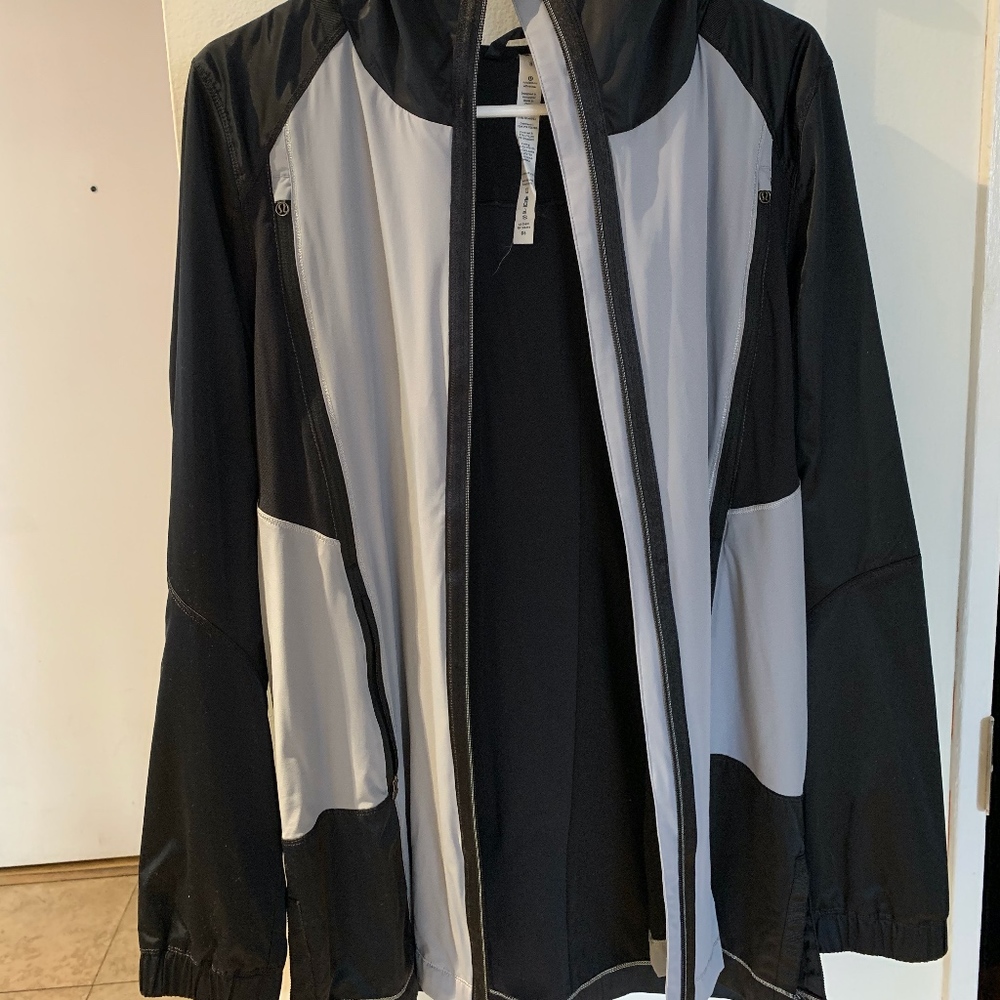 Lululemon Women's Black & Gray Hooded Rain Jacket
